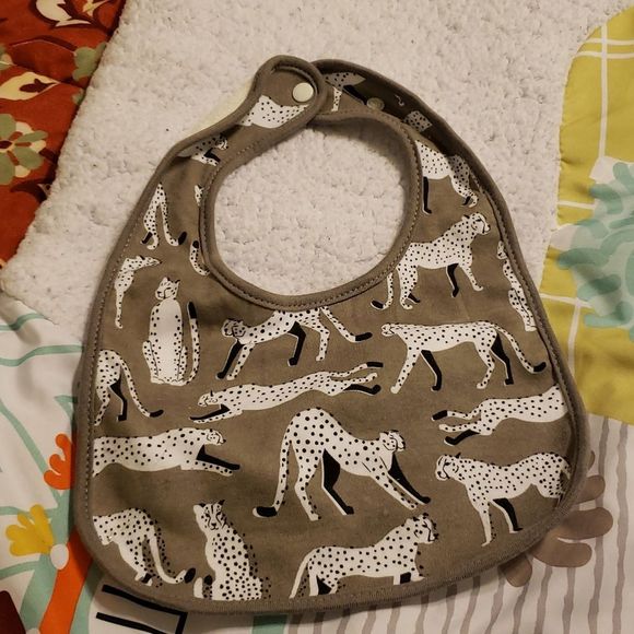 Host pick 2/25/25 Baby play mat ,bib,and cloth shoes - Picture 2 of 9